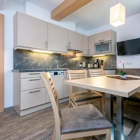 Alpenresort Thanner 4* Майрхофен
